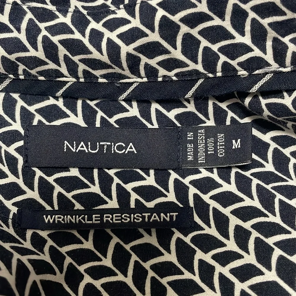 Nautical wrinkle resistant button down shirt size medium